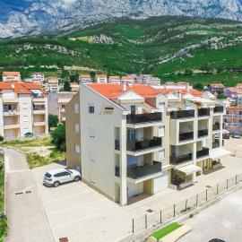 Apartments Leone Lukas, hotel in Promajna