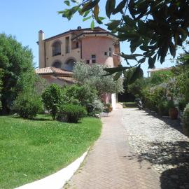 Locanda Tipica Sa Corte, hotel u gradu Olijena