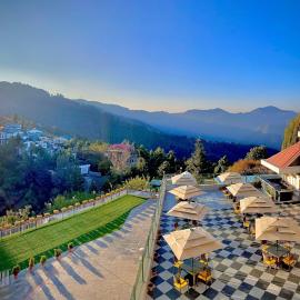 Marigold Sarovar Portico Shimla with Heated pool and AC Rooms-A Resort cottage and SPA, hotel a Shimla