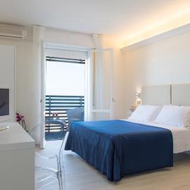 Kiss Beachfront Hotel & Restaurant: Cervia'da bir otel