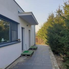 Maly apartament w zieleni blisko jeziora, hotelli kohteessa Środa Wielkopolska