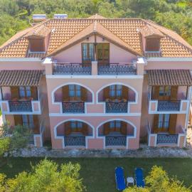 Kavos Psarou Studios & Apartments، فندق في أليكيس