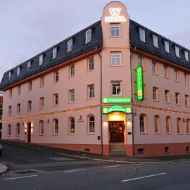 Hotel Weberhof، فندق في تسيتاو