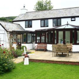 The Old School House, hotel in Llanbrynmair
