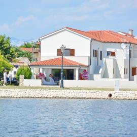 King Apartments, Hotel in Nin