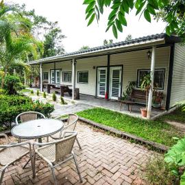 Deer Crossing B&B, hotell i Longtian