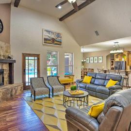 Heated Spa, Fire Pit! 14-Acre Terrell Ranch Escape, hotel din Frog