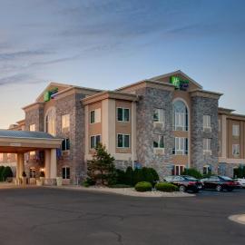 Holiday Inn Express Hotel & Suites Saginaw by IHG, ξενοδοχείο σε Saginaw