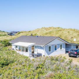 6 person holiday home in Henne, hotel in Henne Strand