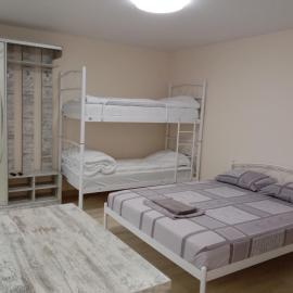Однокімнатна 105, hotel Hmelnickijben