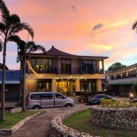 Saranya River House สรัญญาริเวอร์เฮาส์, viešbutis mieste Mae Ai