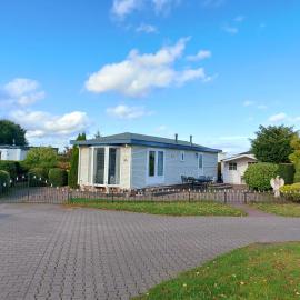 Chalet Schoonhoeve, מלון בSchoonloo