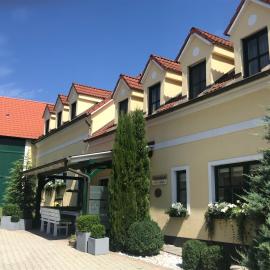 Weingut & Gästezimmer Edelmann, hotel u gradu Göttlesbrunn