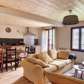 Maison de village spacieuse au calme, hotel a Matemale