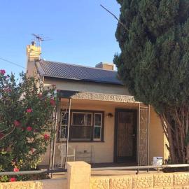 Modern Charming Miners’ Cottage +Free Internet, hotel v destinaci Broken Hill