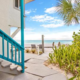 Island House, hotel din Englewood