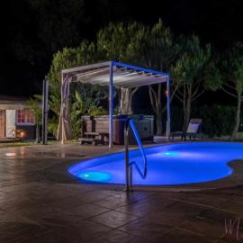 Bungalow espectacular garaje, piscina y jacuzzi – hotel w mieście Aljaraque