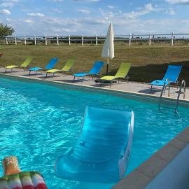 loveyou Villalunoterie Futuroscope Piscine spa 4pers, viešbutis mieste Oyré