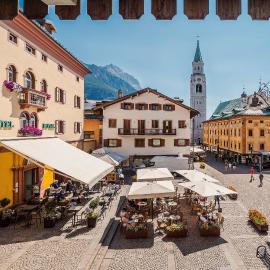 Royal Hotel Cortina: Cortina dʼAmpezzo şehrinde bir otel