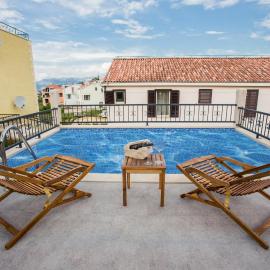 Meri Lux, hotel a Sutivan