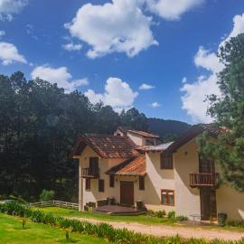 CORTIJO LA CASONA & Bungalow al Pie de la Montaña