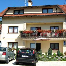 Studio apartmani i sobe Đurđan, hotel in Krapinske Toplice