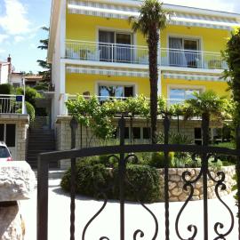 Apartments & Rooms Marina, hotell sihtkohas Dramalj