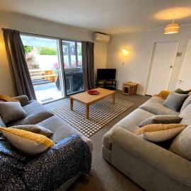 Chamberlain House - 3 bedroom house by Manly beach, hotel in Auckland