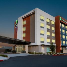 Holiday Inn Express & Suites - Las Vegas - E Tropicana by IHG, hotelli Las Vegasissa