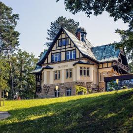 Vila Čapek, hotel a Branžež