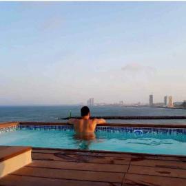FRENTE PLAYA vista al mar, PISCINA DE USO EXCLUSIVO、ボカ・デル・リオのホテル
