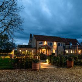 The Three Horseshoes، فندق في Briston