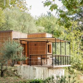 Les Cabanes de la Fontaine, hotel em Lacoste