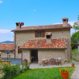 Farmhouse in Marche with Pool and Views