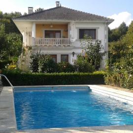 Villa con piscina en Pantòn Ribeira Sacra Galicia Ideal para familias, hotel a Pantón