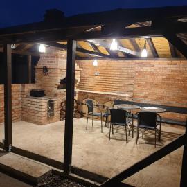 Casa din Vie, Ciubăr cu Jacuzzi, întreaga locație la 15min de centrul orașului Oradea
