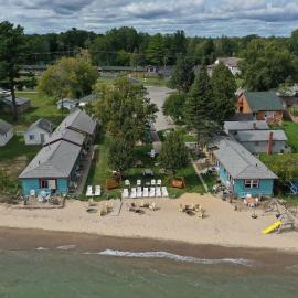 Paradise Beach resort, hotel a Tawas City