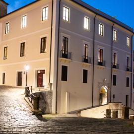 Dimora de Matera Luxury Suites, hotel u gradu Kozenca