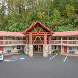 Econo Lodge Cherokee Near Island Park، فندق في شيرروكي