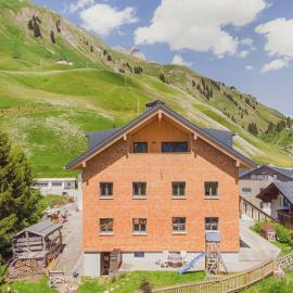 Haus Berghof, hotel i Schröcken