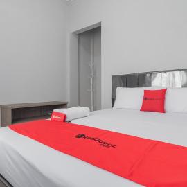 RedDoorz Syariah near Wisata Situ Gunung Sukabumi, Hotel in Kadudampit