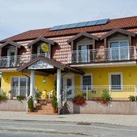 Garni Hotel Villa Tamara: Moravske-Toplice şehrinde bir otel