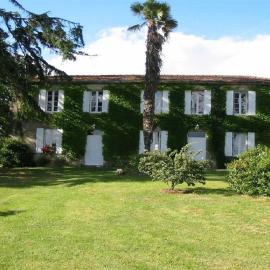 Chambres d'Hôtes Domaine du Bouchon، فندق في Gans
