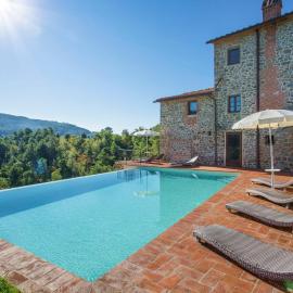 Holiday Home Aurora by Interhome, hotel i Pescia