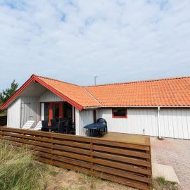 6 person holiday home in Hvide Sande, hotel v destinácii Bjerregård