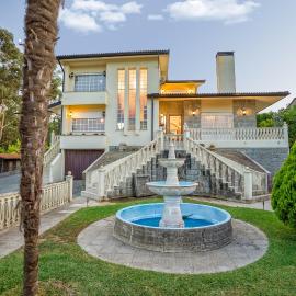 Majestic Manor in Valença with private pool, hotell sihtkohas Valença