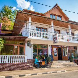 Casa Albă, hotel v mestu Baia de Aramă