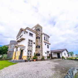 Aurora Castle, hotel in Luodong