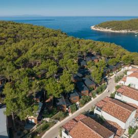 Gava Waterman Island Cottages - All Inclusive, hotelli kohteessa Milna