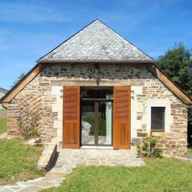 Maison spacieuse à Castelnau-de-Mandailles avec cheminée 250 m², hotel em Castelnau-de-Mandailles